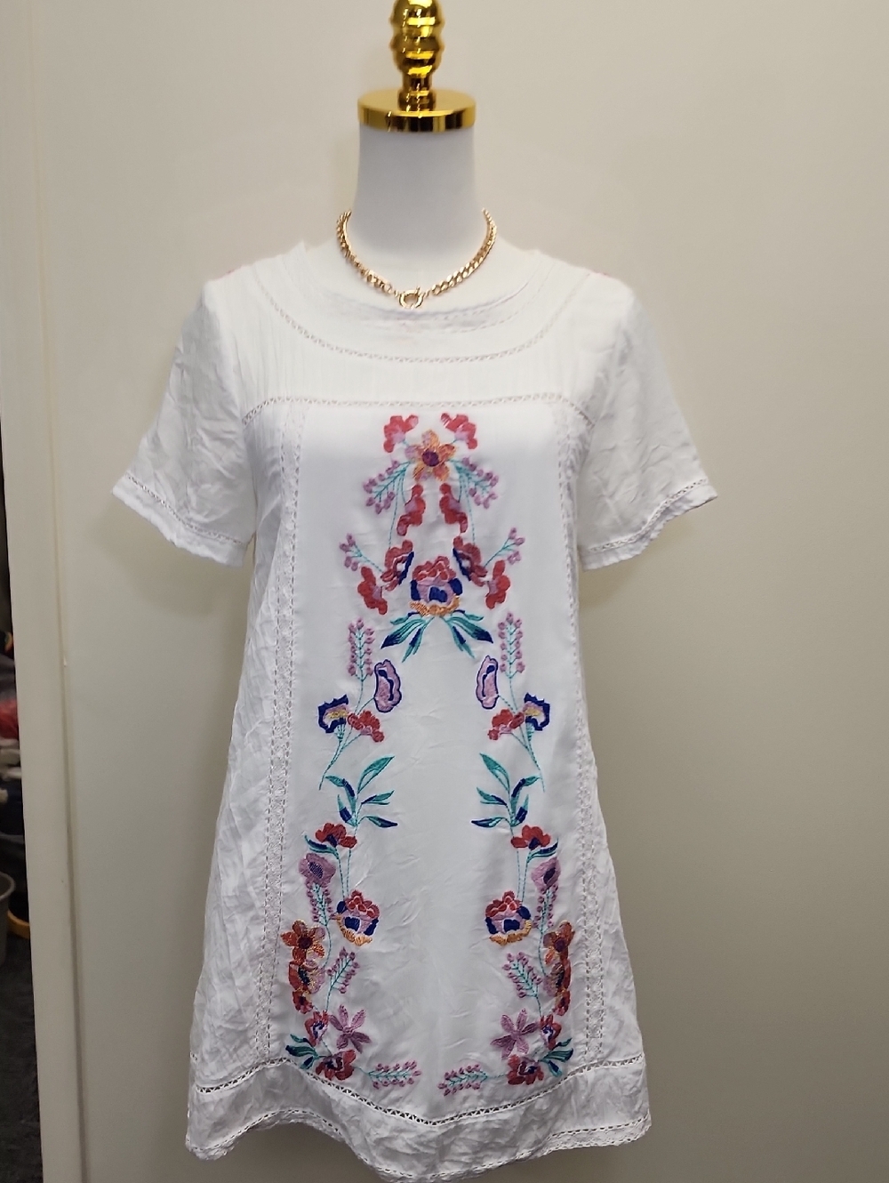 Umgee White Embroidered Floral Shift Dress Size Small